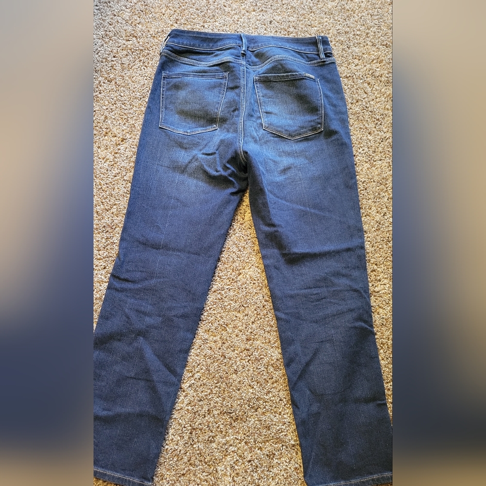White house black market size 6